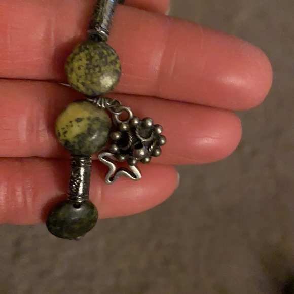 🐝 2/$10 Two pretty fashion bracelets - Picture 4 of 4